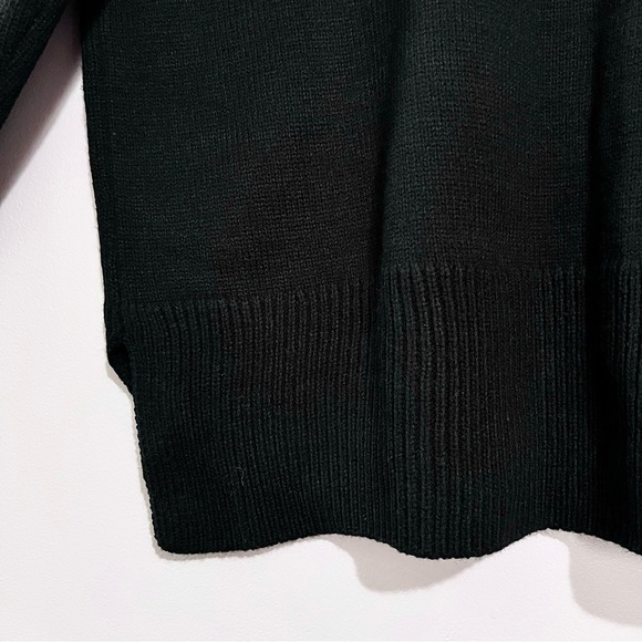 Tommy Hilfiger Noir Knitted High-Low Sweater with Triple Color-block Stripes - Picture 14 of 15